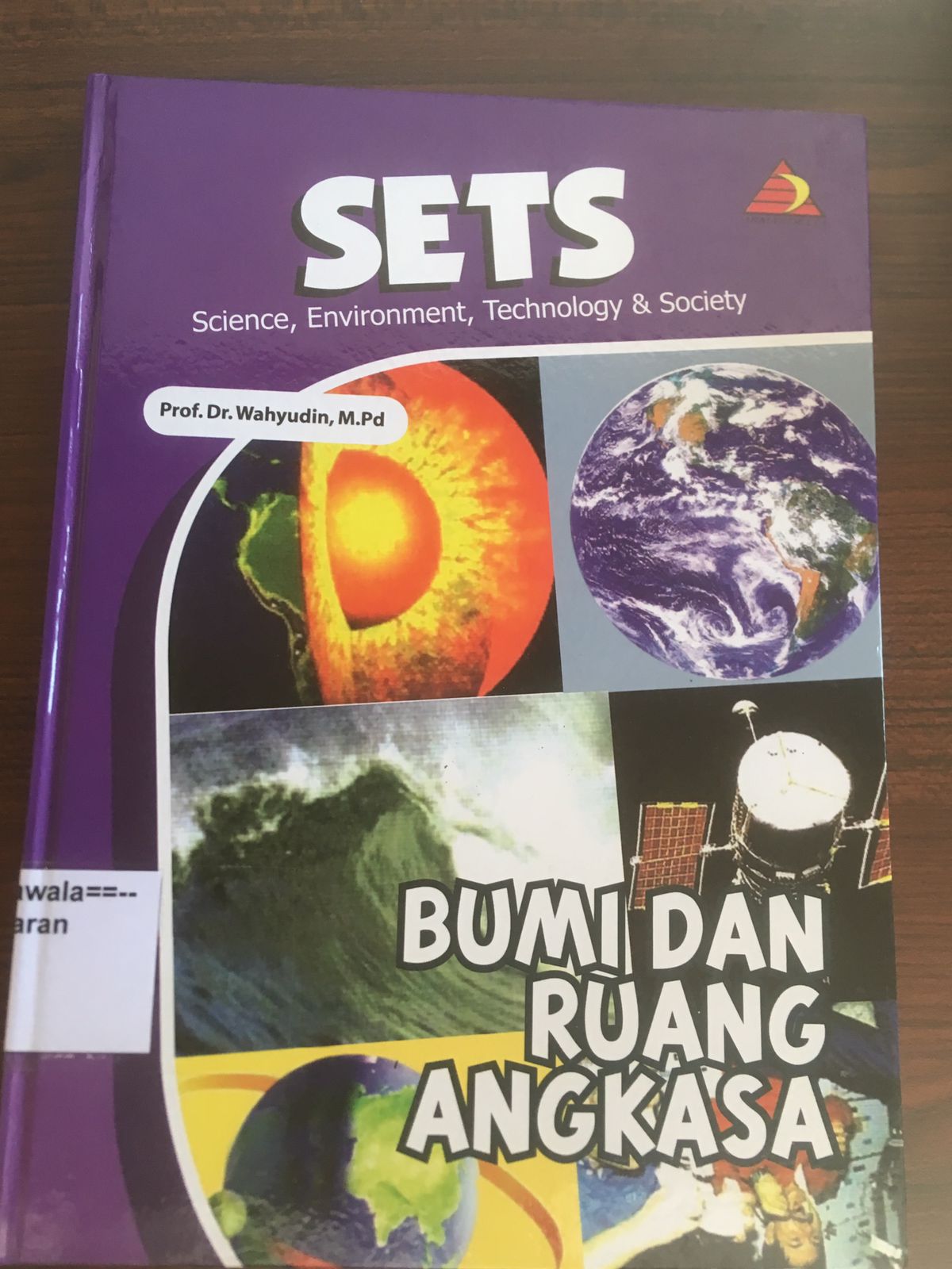 SETS (Science, Environment, Technology & Society): Bumi dan Ruang Angkasa